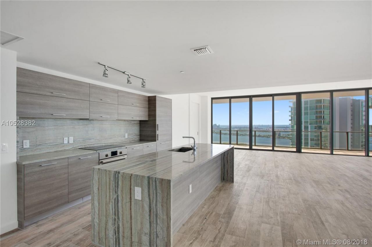Penthouse à Miami, États-Unis, 250 m2 - image 1