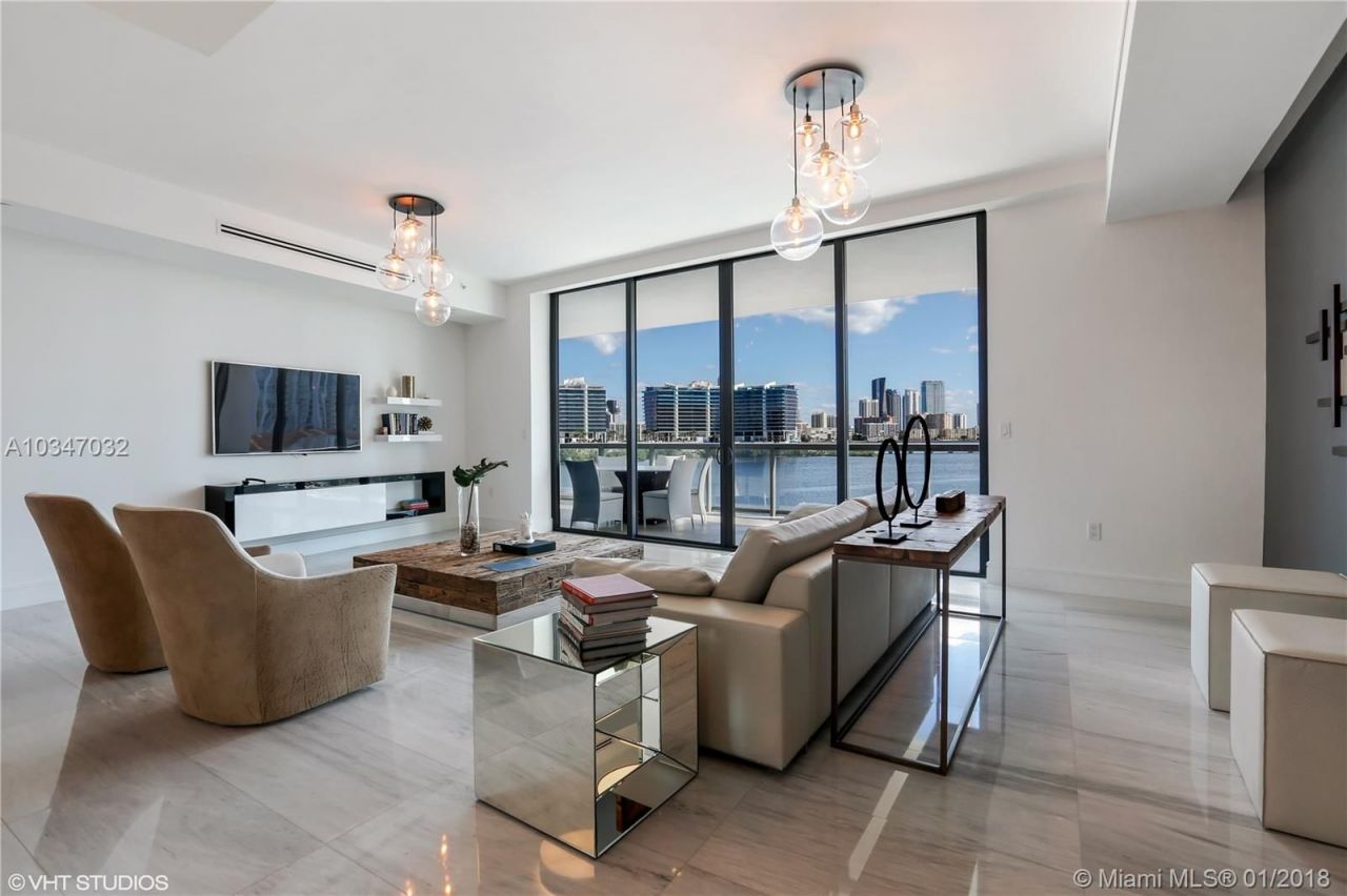 Apartamento en Miami, Estados Unidos, 270 m2 - imagen 1