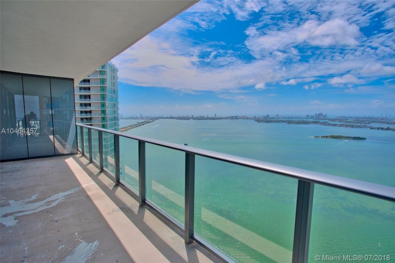 Apartamento en Miami, Estados Unidos, 230 m2 - imagen 1