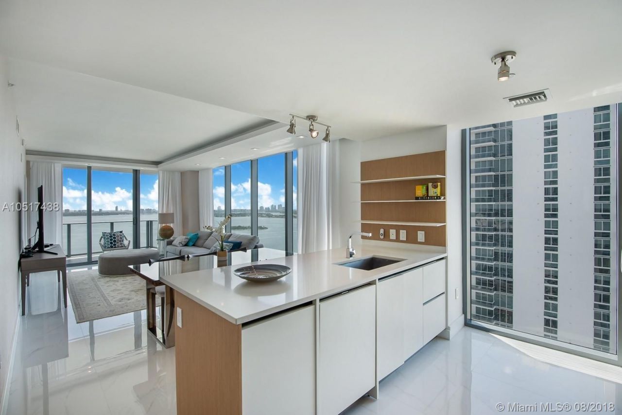 Apartamento en Miami, Estados Unidos, 130 m2 - imagen 1