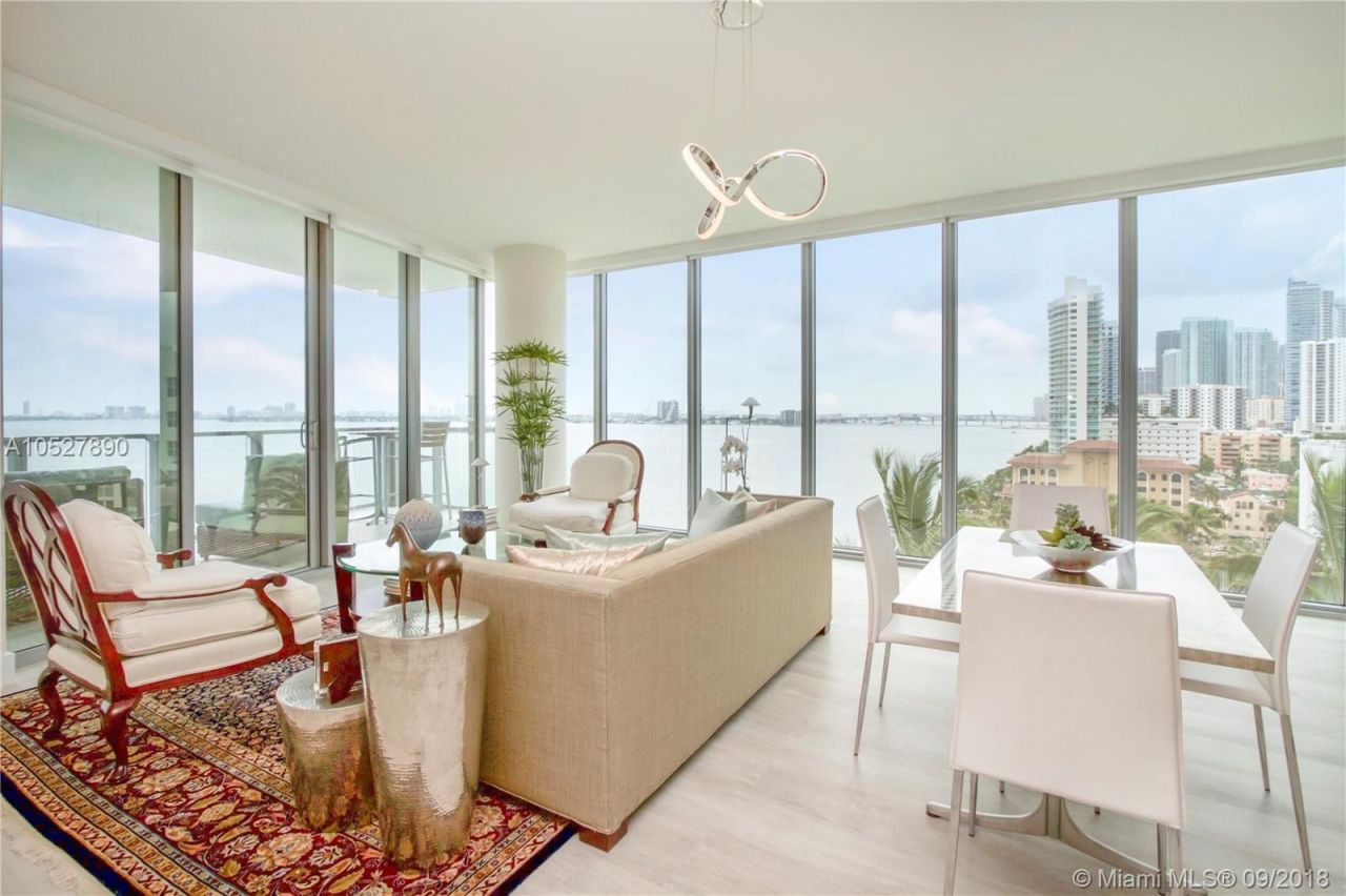 Apartment in Miami, USA, 200 sq.m - picture 1