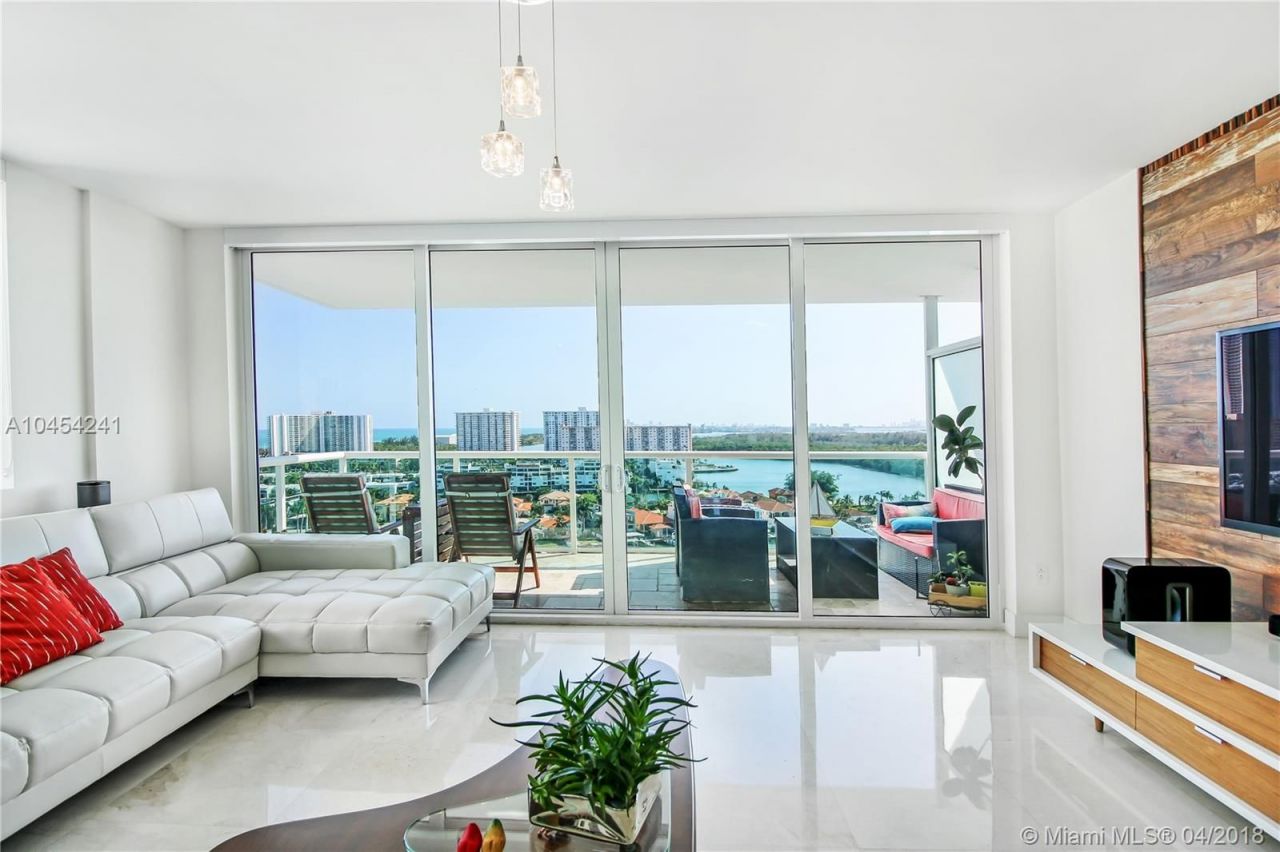 Apartment in Miami, USA, 170 sq.m - picture 1