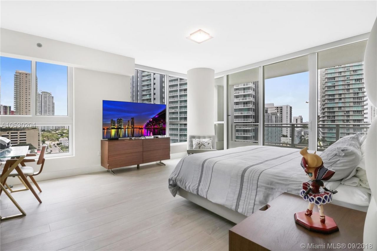 Apartamento en Miami, Estados Unidos, 220 m2 - imagen 1