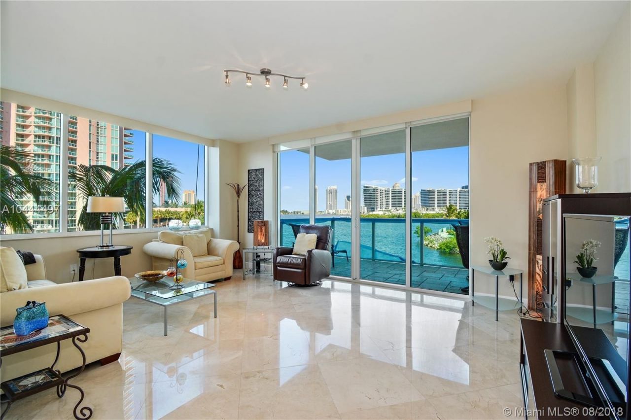 Appartement à Miami, États-Unis, 210 m2 - image 1