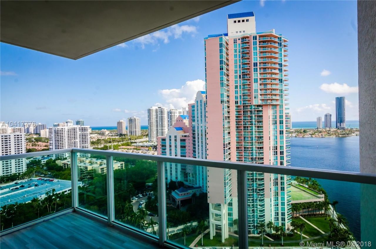 Appartement à Miami, États-Unis, 160 m2 - image 1