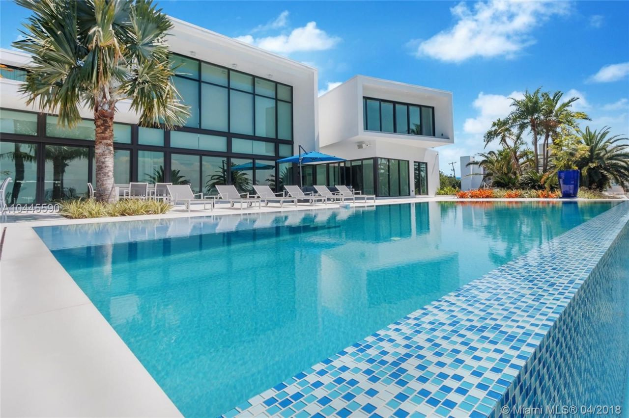 Villa à Miami, États-Unis, 800 m2 - image 1
