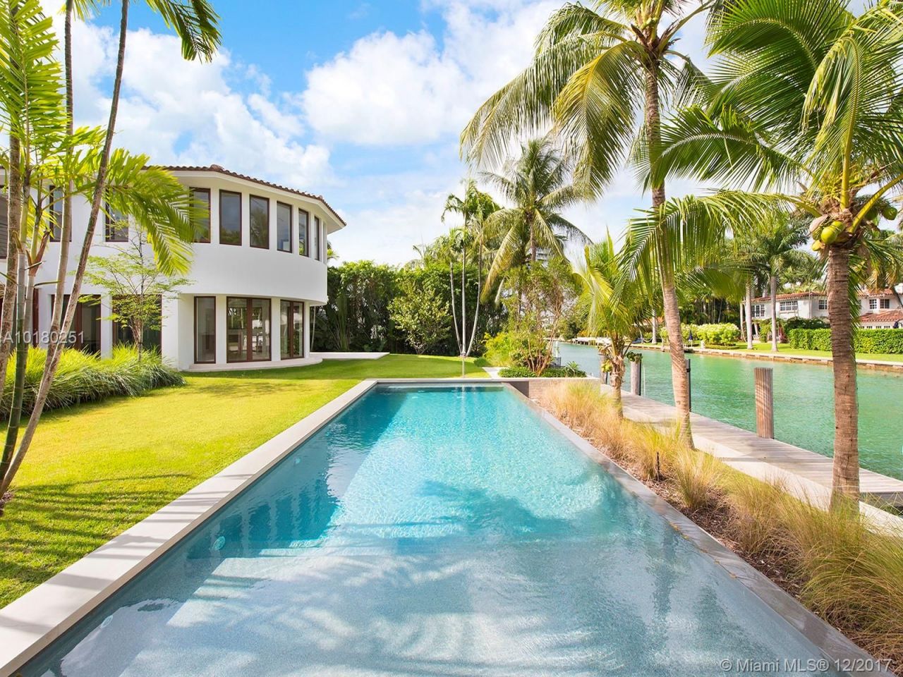 Villa à Miami, États-Unis, 750 m2 - image 1