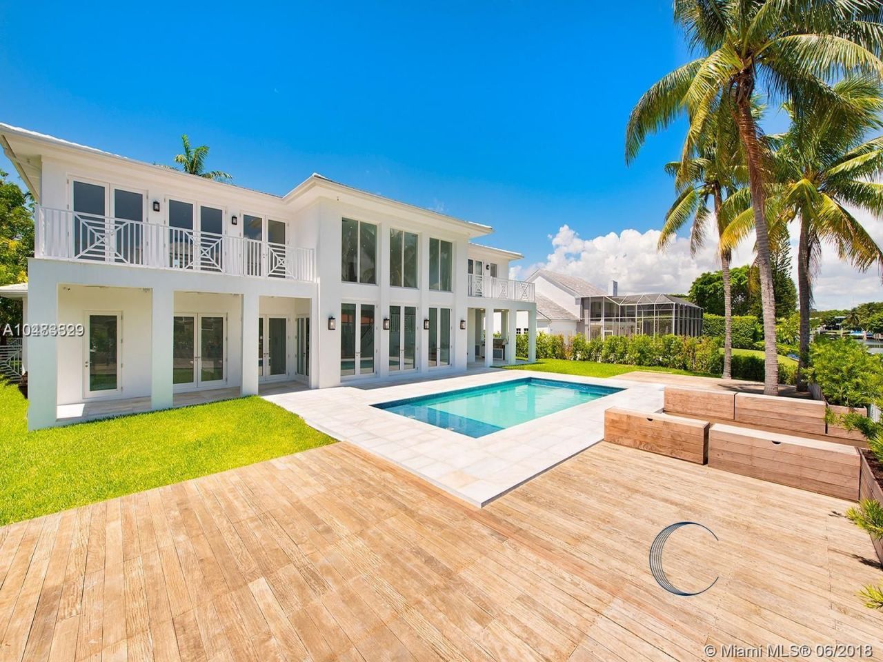 Villa à Miami, États-Unis, 700 m2 - image 1