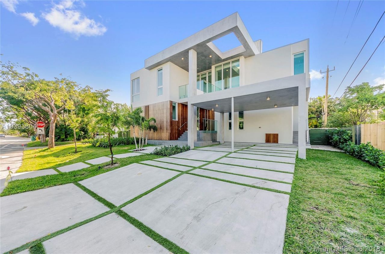Villa à Miami, États-Unis, 400 m2 - image 1