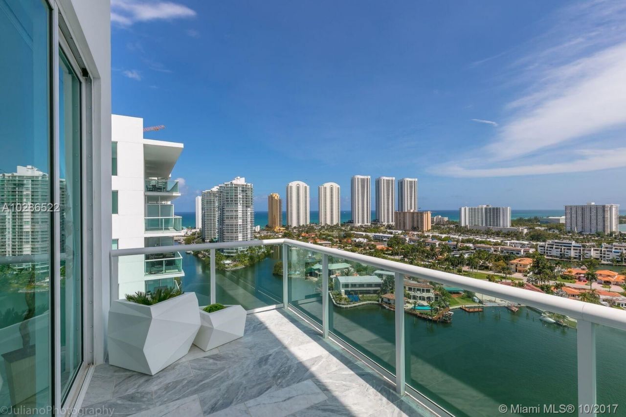 Ático en Miami, Estados Unidos, 300 m2 - imagen 1
