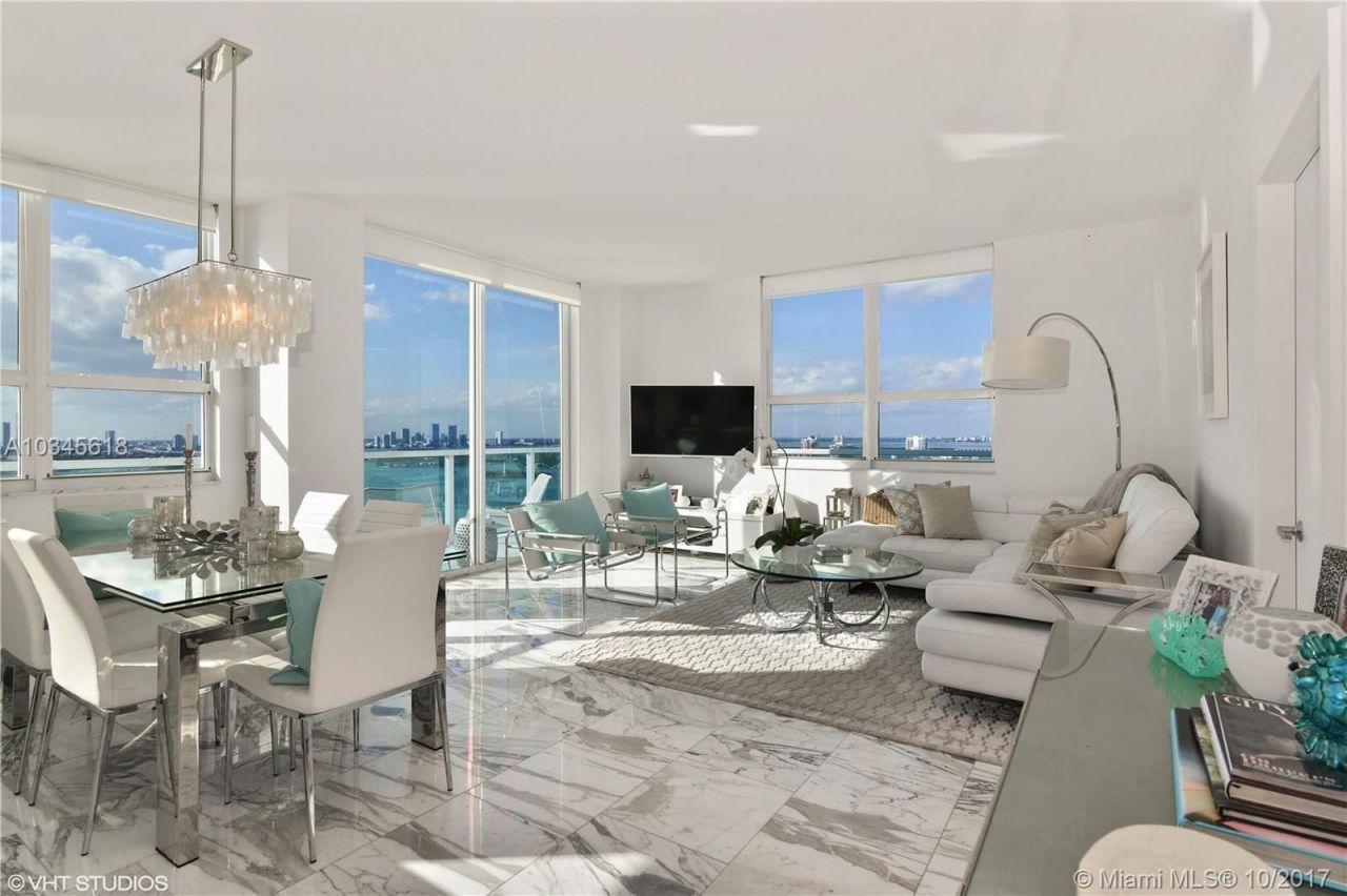 Penthouse à Miami, États-Unis, 120 m2 - image 1