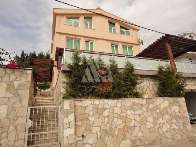 Haus in Utjeha, Montenegro, 338 m2 - Foto 1