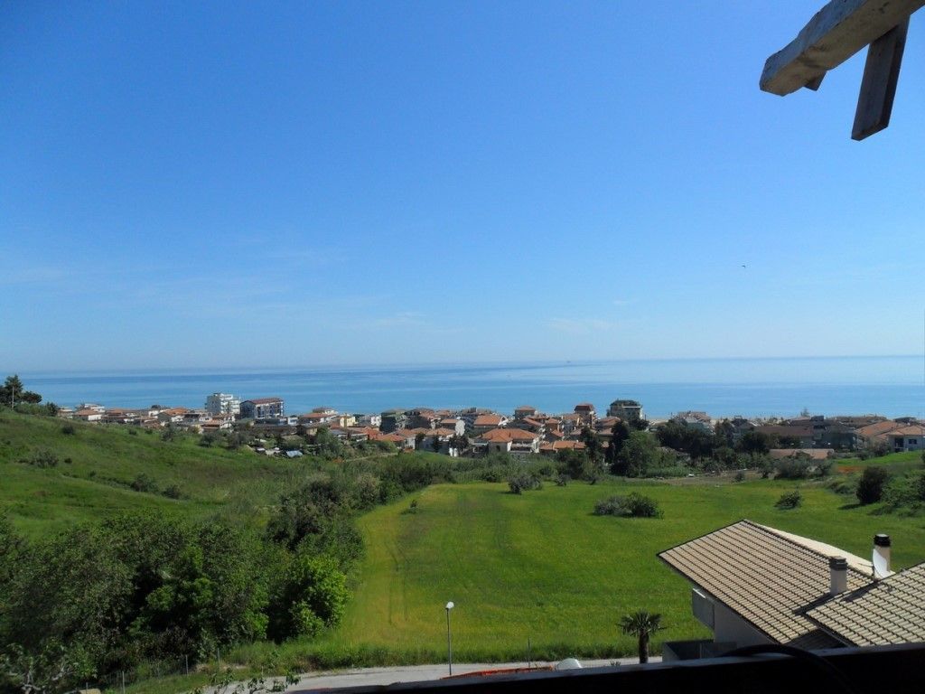 Land in Silvi, Italy, 900 sq.m - picture 1