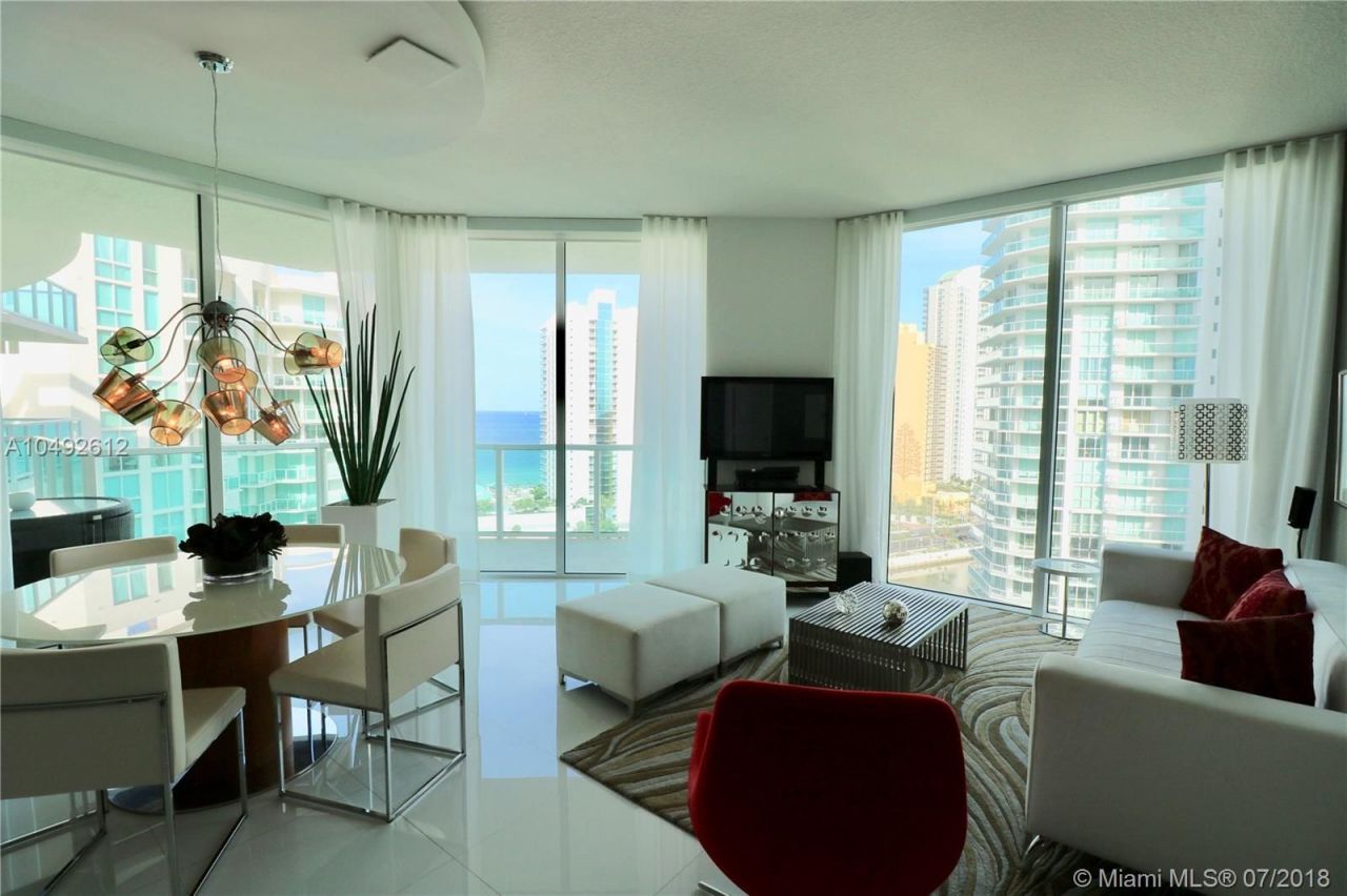 Flat in Miami, USA, 140 sq.m - picture 1