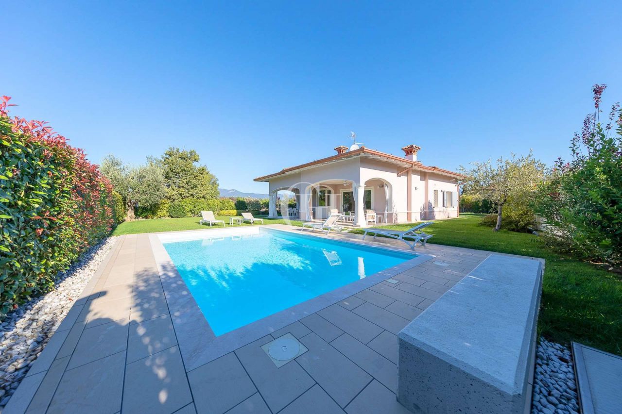 Villa por Lago de Garda, Italia, 350 m2 - imagen 1