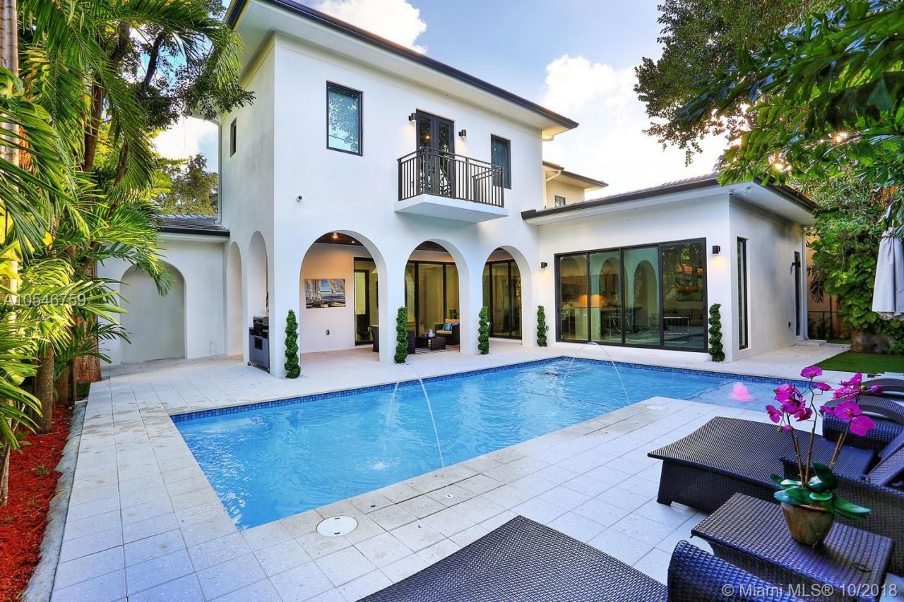Villa à Miami, États-Unis, 380 m2 - image 1