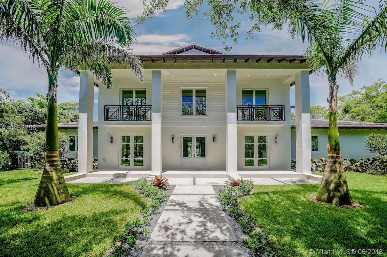 Villa à Miami, États-Unis, 445 m2 - image 1