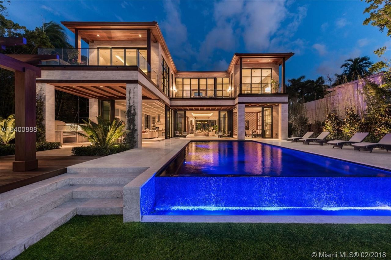 Villa en Miami, Estados Unidos, 1 000 m2 - imagen 1