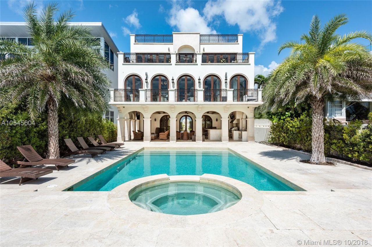 Villa en Miami, Estados Unidos, 640 m2 - imagen 1