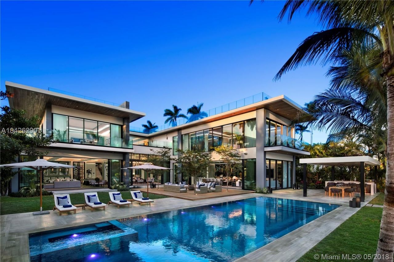 Villa en Miami, Estados Unidos, 1 200 m2 - imagen 1
