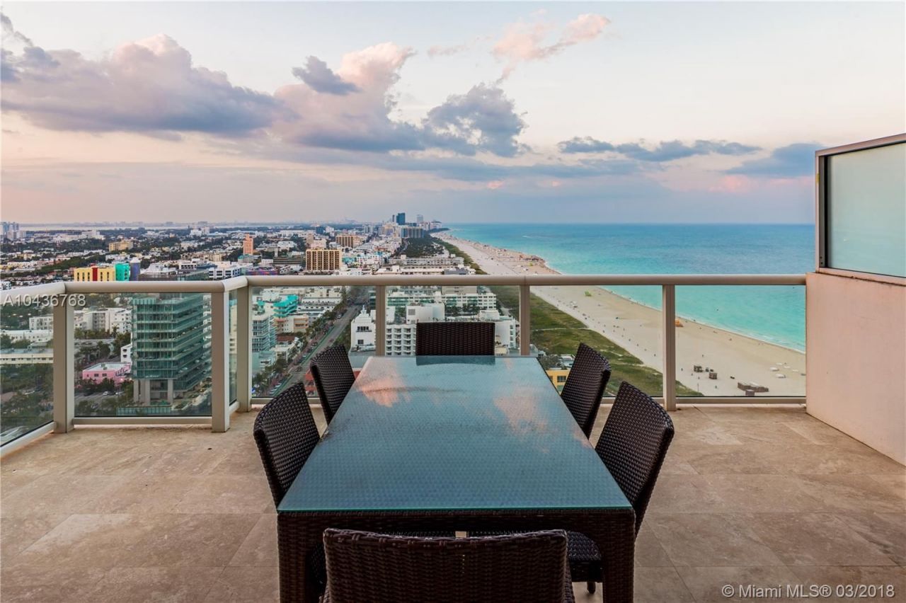 Apartamento en Miami, Estados Unidos, 210 m2 - imagen 1
