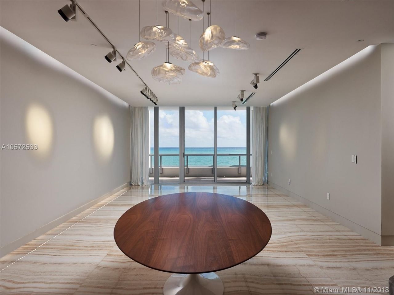Appartement à Miami, États-Unis, 200 m2 - image 1
