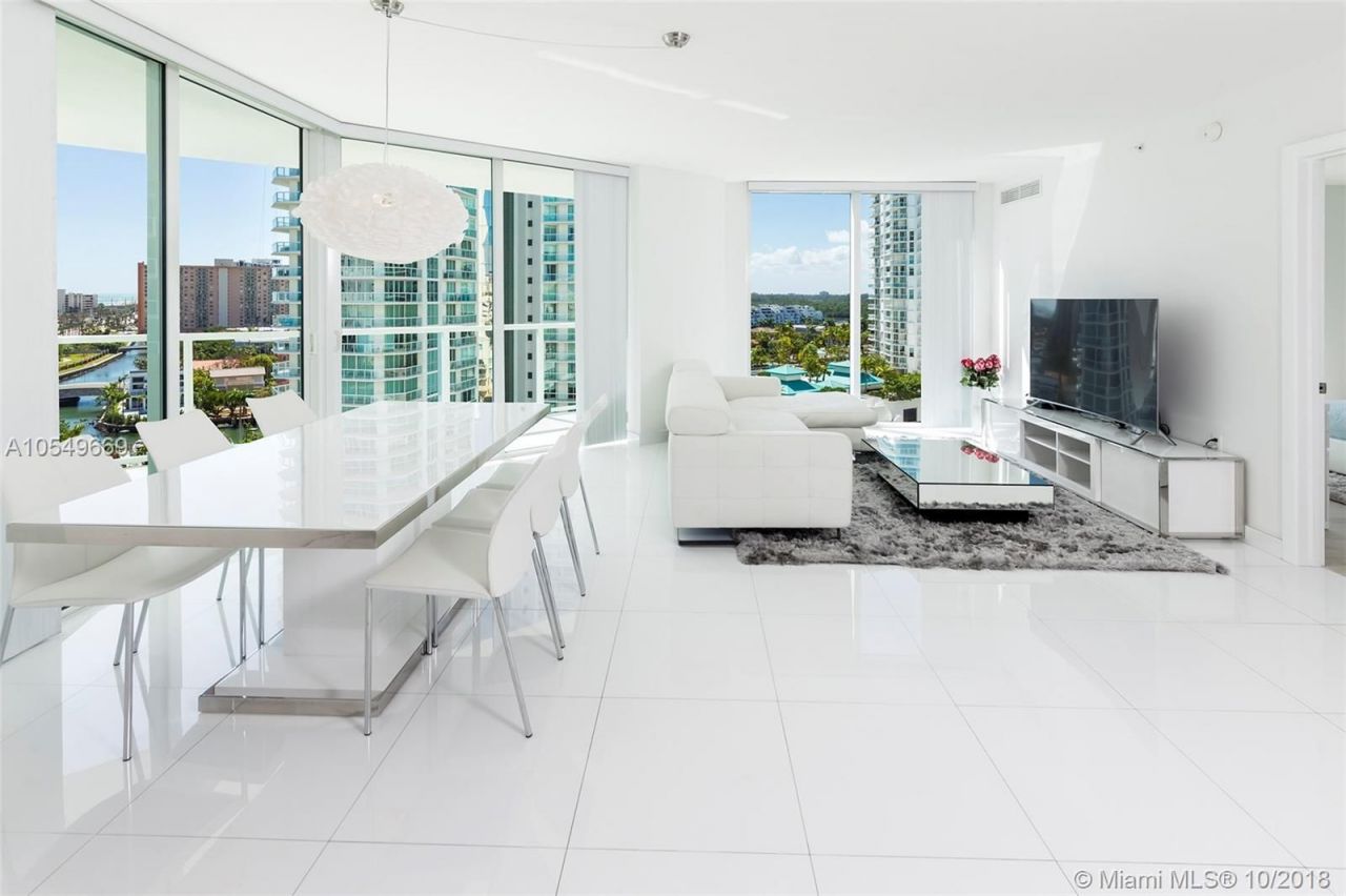 Apartment in Miami, USA, 160 sq.m - picture 1