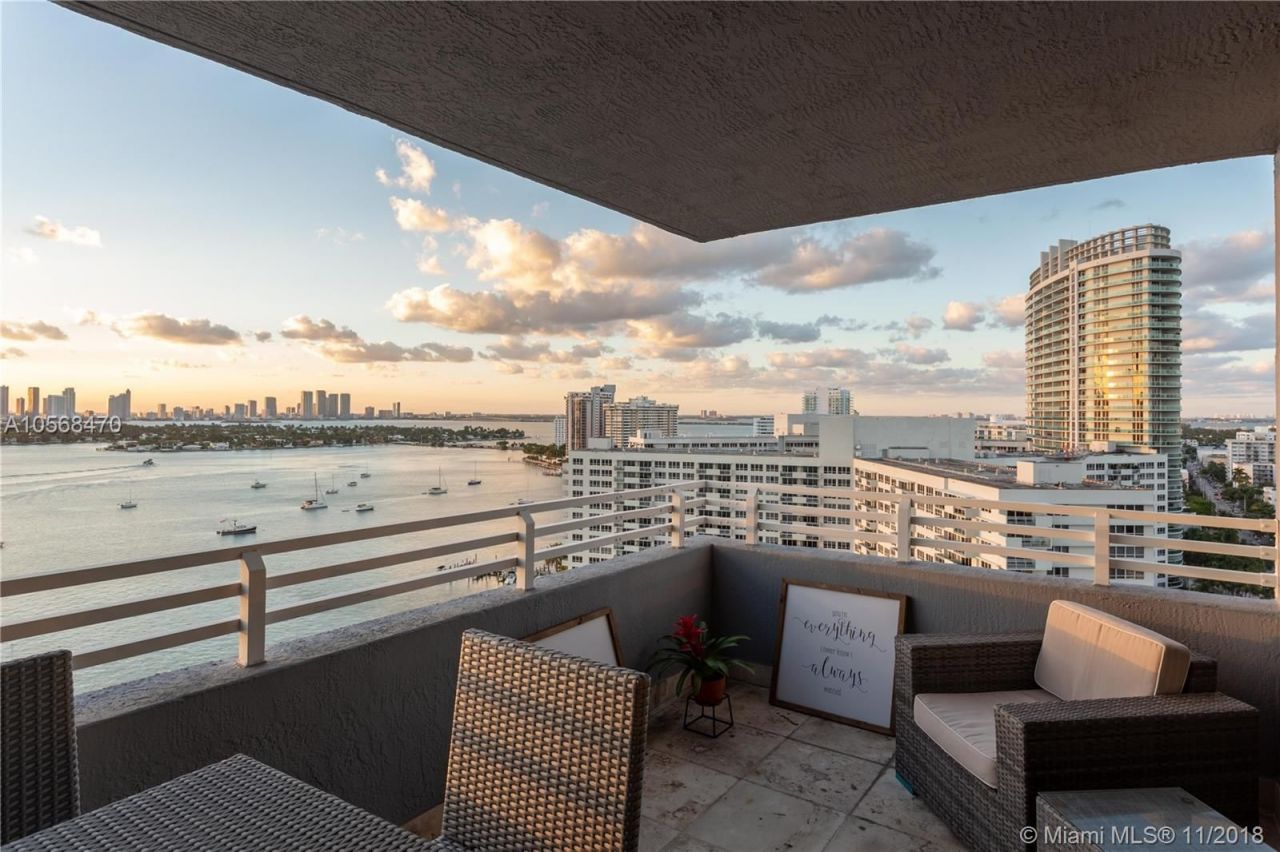 Apartamento en Miami, Estados Unidos, 120 m2 - imagen 1