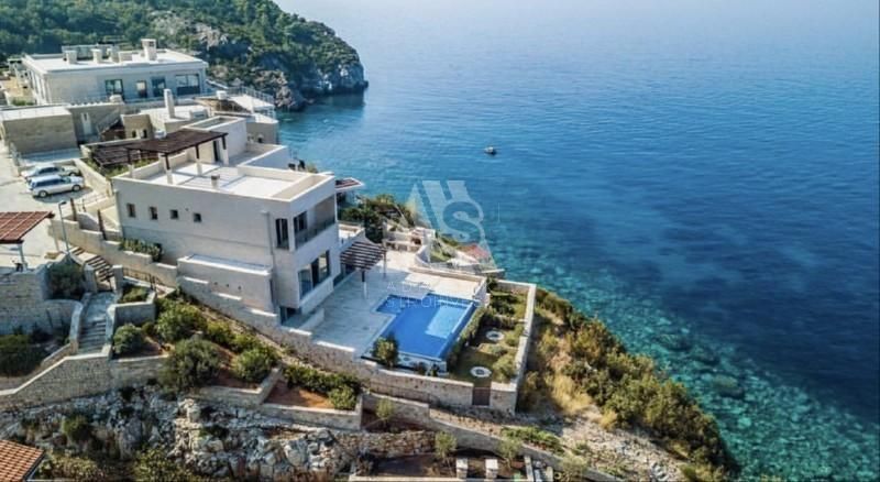 Villa in Rezevici, Montenegro, 600 sq.m - picture 1