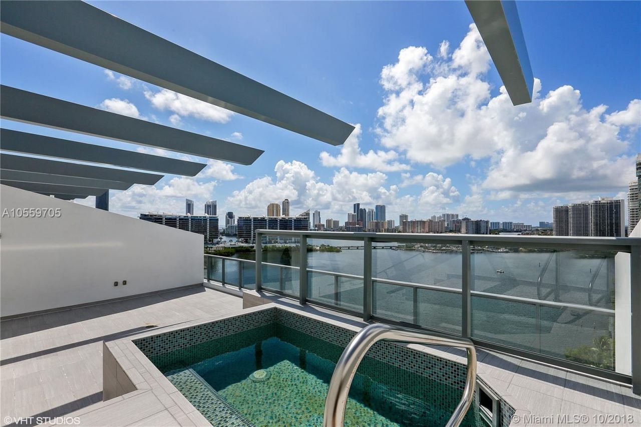 Penthouse à Miami, États-Unis, 270 m2 - image 1