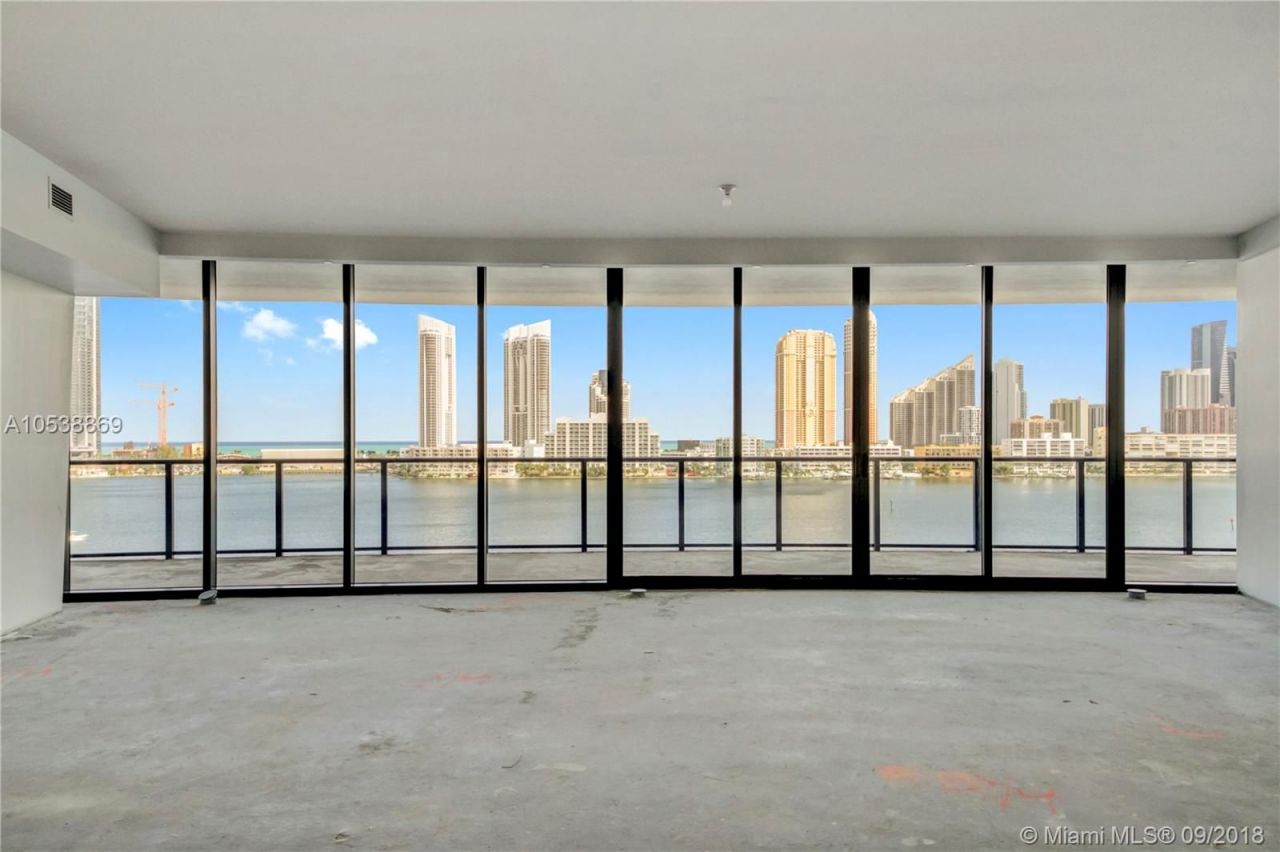 Apartment in Miami, USA, 450 sq.m - picture 1