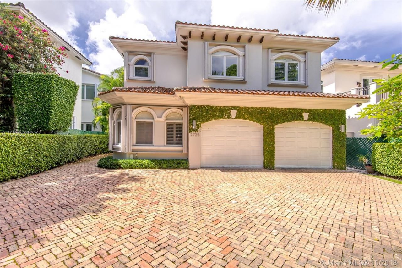 Villa à Miami, États-Unis, 330 m2 - image 1