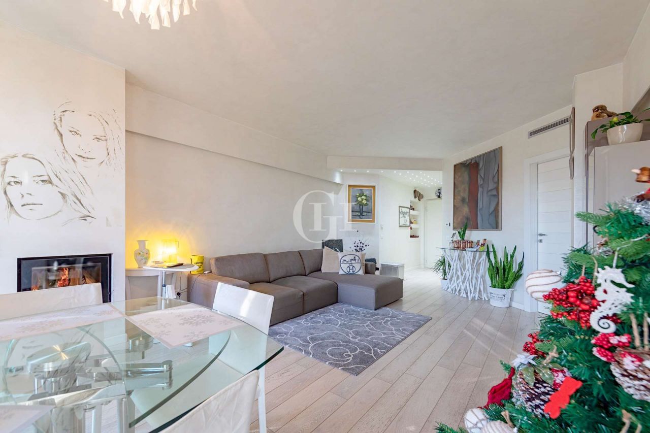 Apartamento por Lago de Garda, Italia, 95 m2 - imagen 1