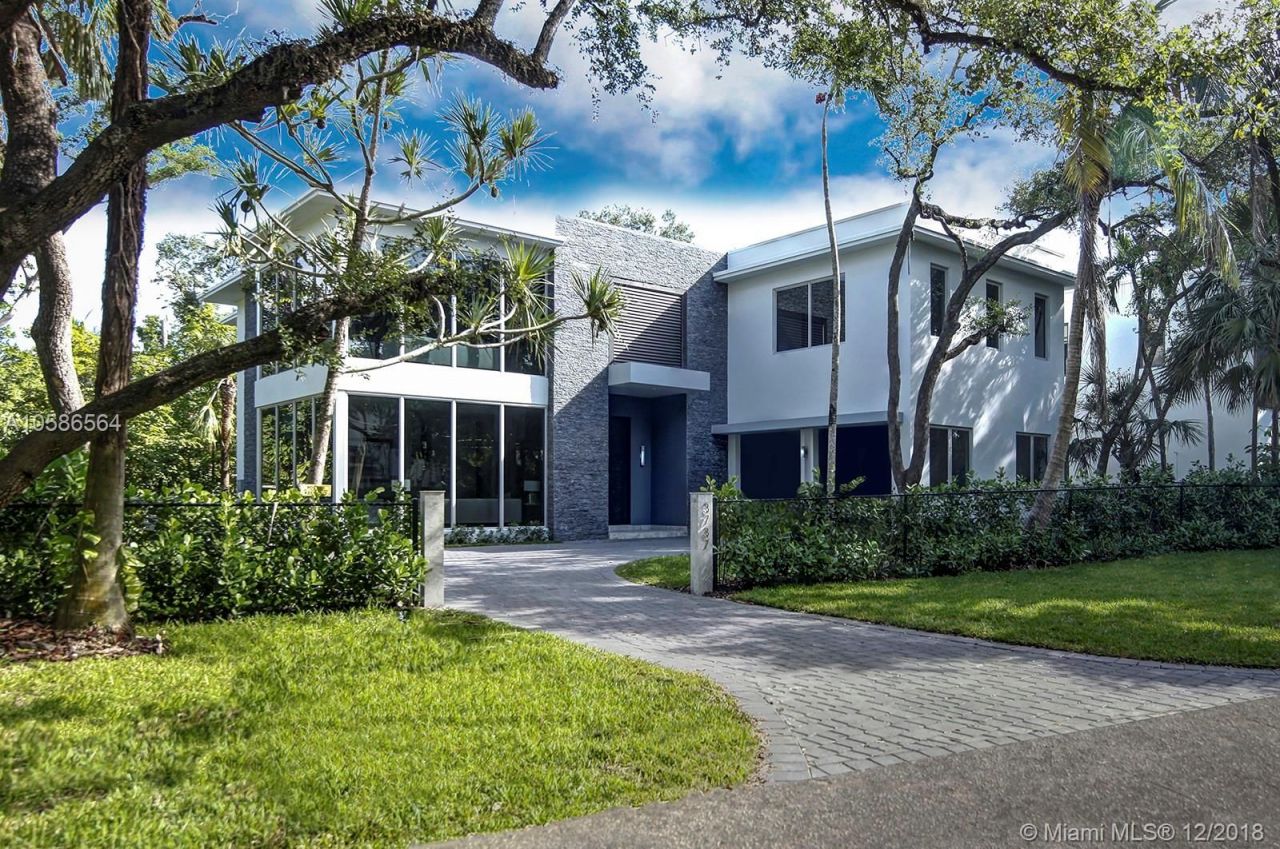 Villa à Miami, États-Unis, 450 m2 - image 1