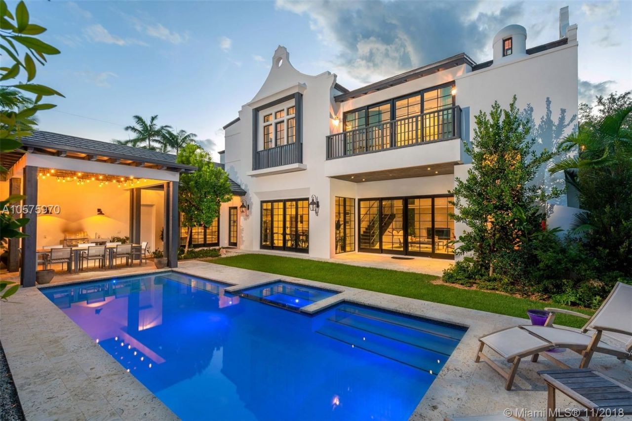Villa in Miami, USA, 350 sq.m - picture 1