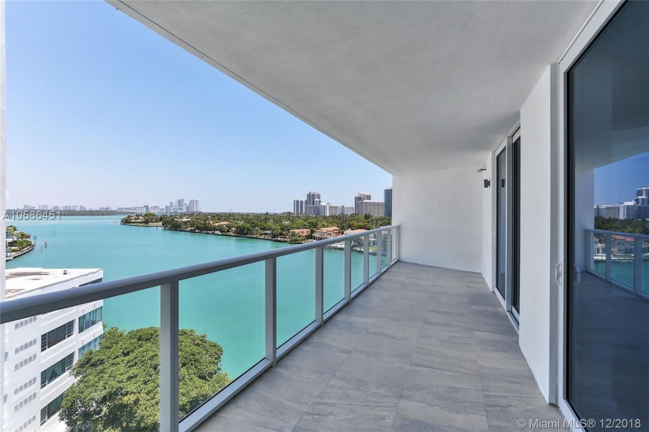 Apartamento en Miami, Estados Unidos, 110 m² - imagen 1