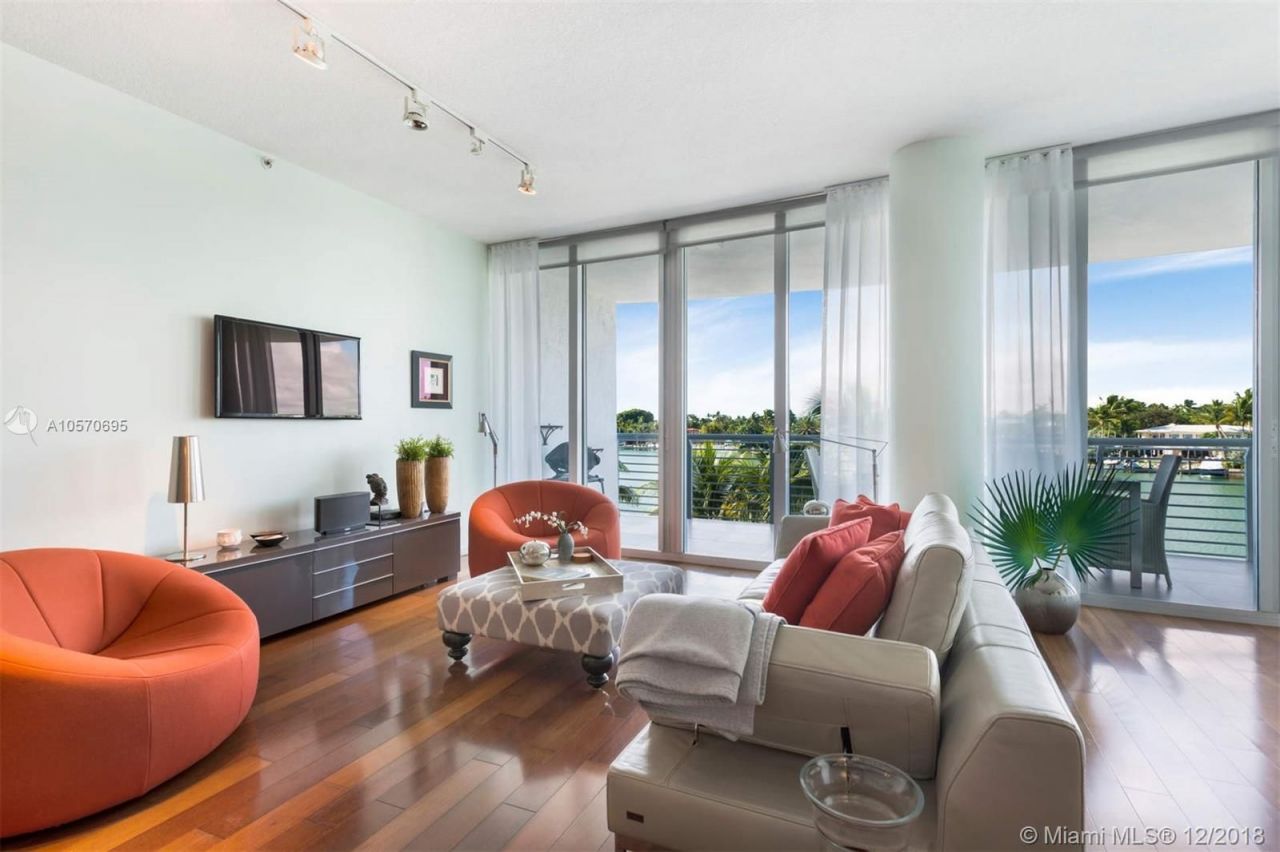 Apartamento en Miami, Estados Unidos, 140 m2 - imagen 1