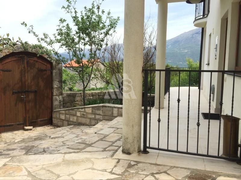 Villa in Tivat, Montenegro, 188 sq.m - picture 1