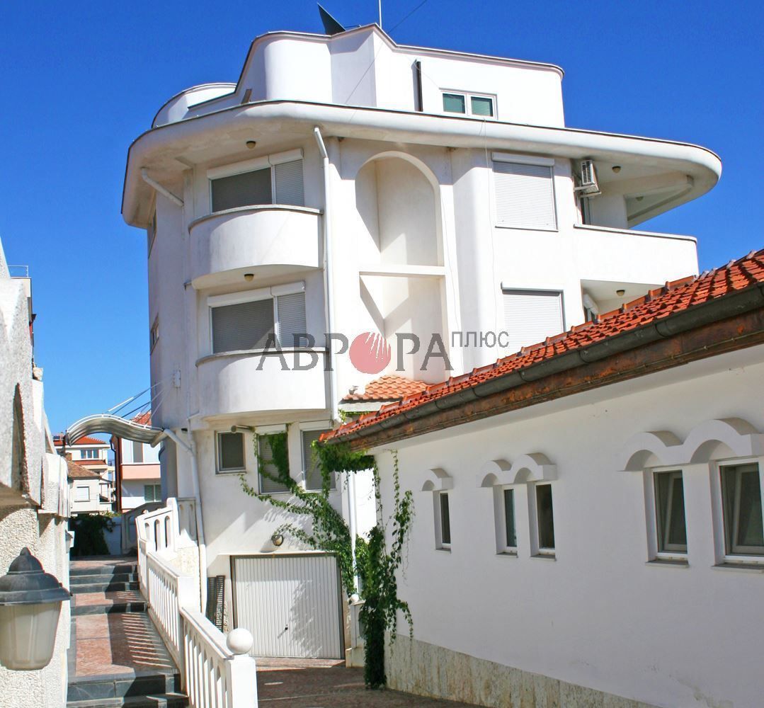 House in Burgas, Bulgaria, 598 sq.m - picture 1