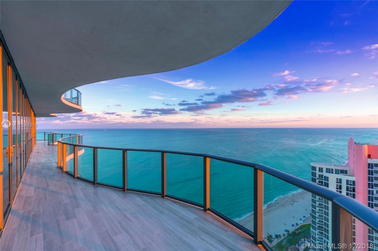 Appartement à Miami, États-Unis, 700 m2 - image 1