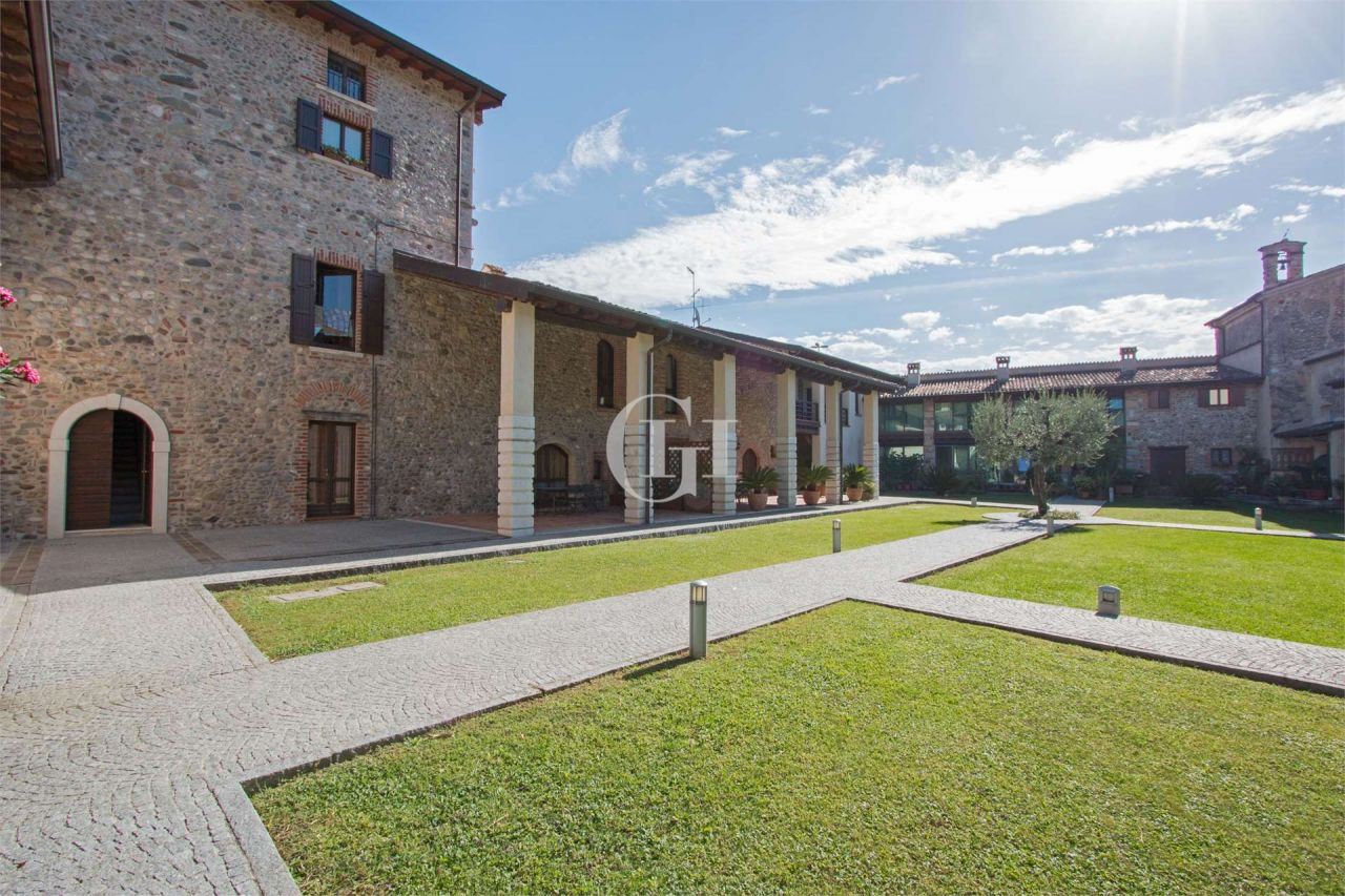 Apartment on Lake Garda, Italy, 120 sq.m - picture 1