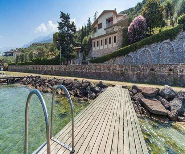 Villa on Lake Garda, Italy, 375 sq.m - picture 1