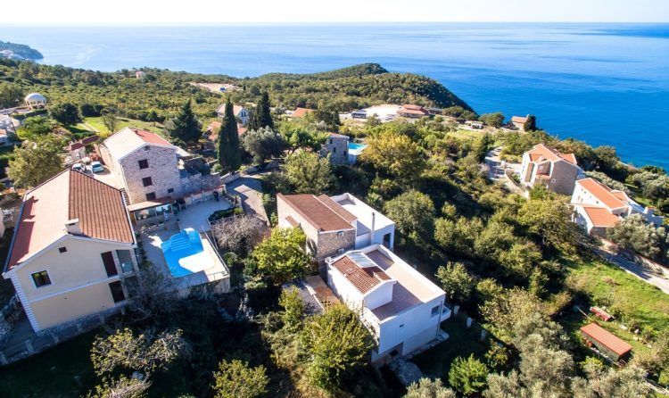 Villa in Sveti Stefan, Montenegro, 340 sq.m - picture 1