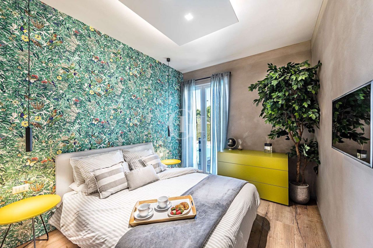 Apartment on Lake Garda, Italy, 537 sq.m - picture 1