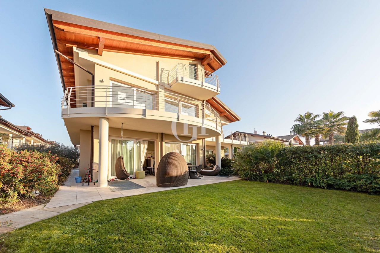 Casa adosada por Lago de Garda, Italia, 125 m2 - imagen 1