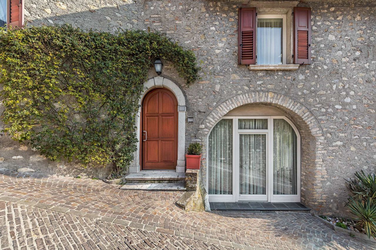 Casa por Lago de Garda, Italia, 176 m2 - imagen 1