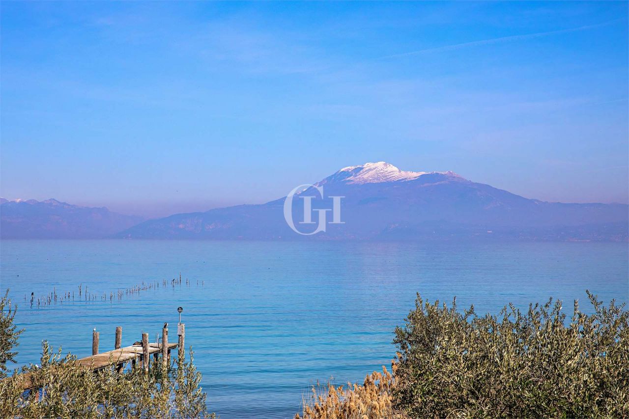 Flat on Lake Garda, Italy, 28 sq.m - picture 1