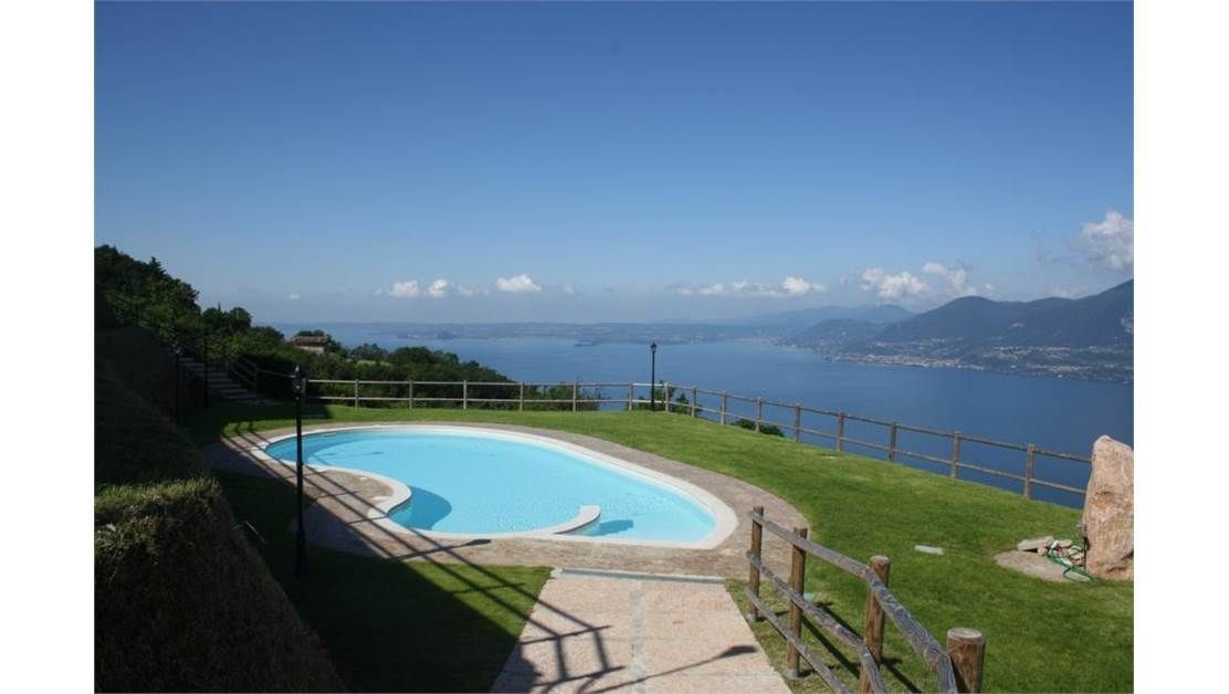 Casa adosada por Lago de Garda, Italia, 235 m2 - imagen 1