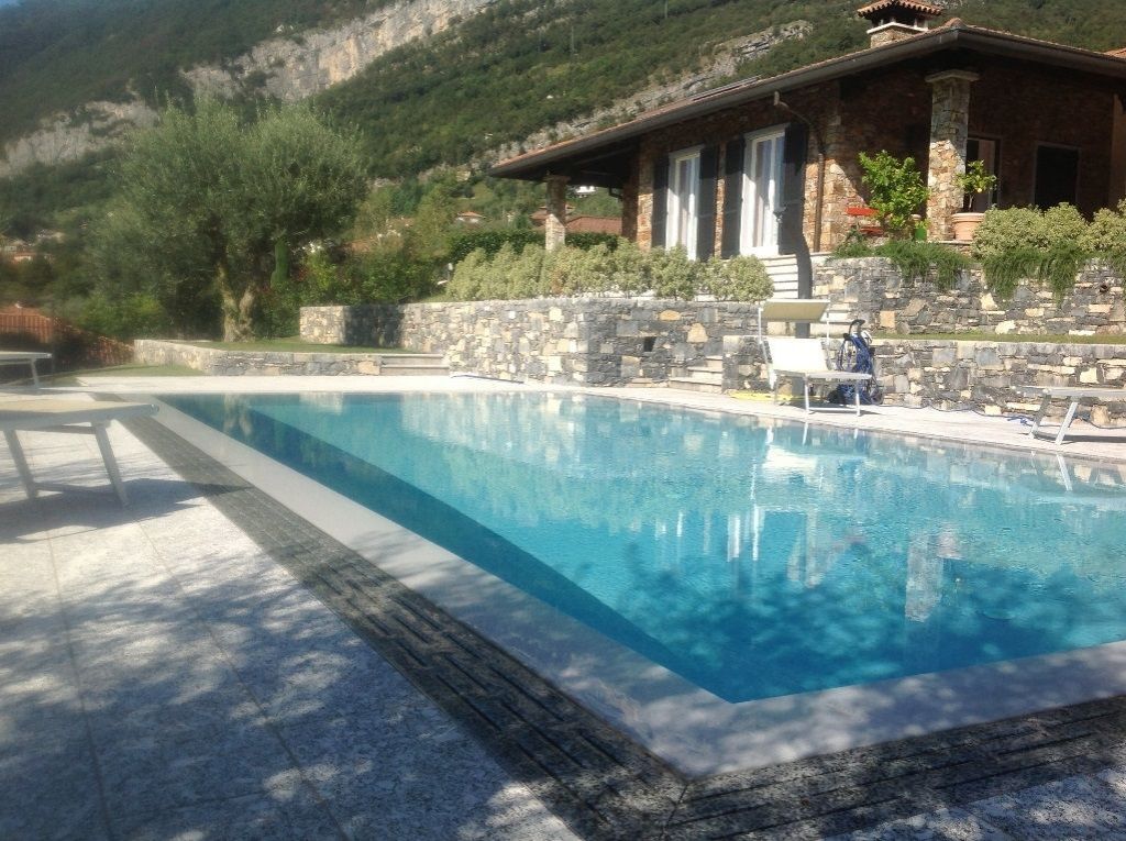 Villa in Tremezzo, Italy, 700 sq.m - picture 1