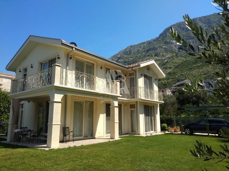 Villa in Rezevici, Montenegro, 235 m2 - Foto 1
